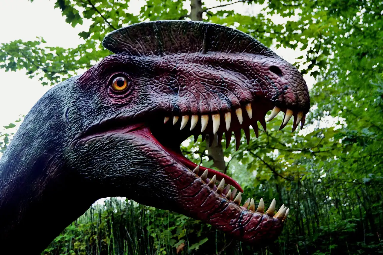 Leer hoe je een indrukwekkende dino tekent in stappen.